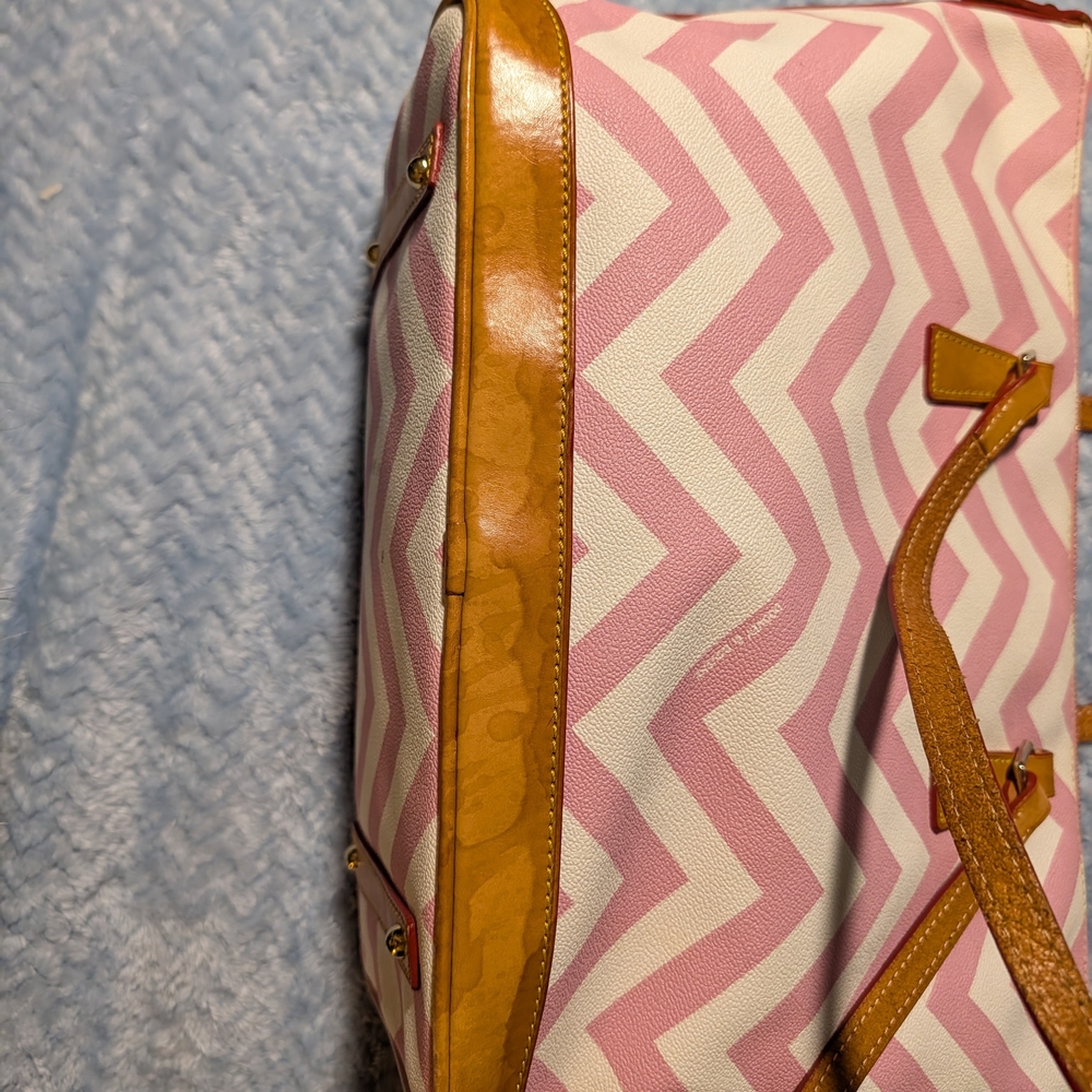 🚫🚫SOLD🚫🚫Dooney & Bourke Pink Chevron Tote Bag - Picture 3 of 14